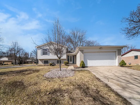 1019 Colony Dr, Saline, MI 48176