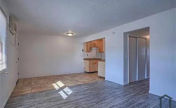 2 bed, 990 sqft, $910 — Photo 1