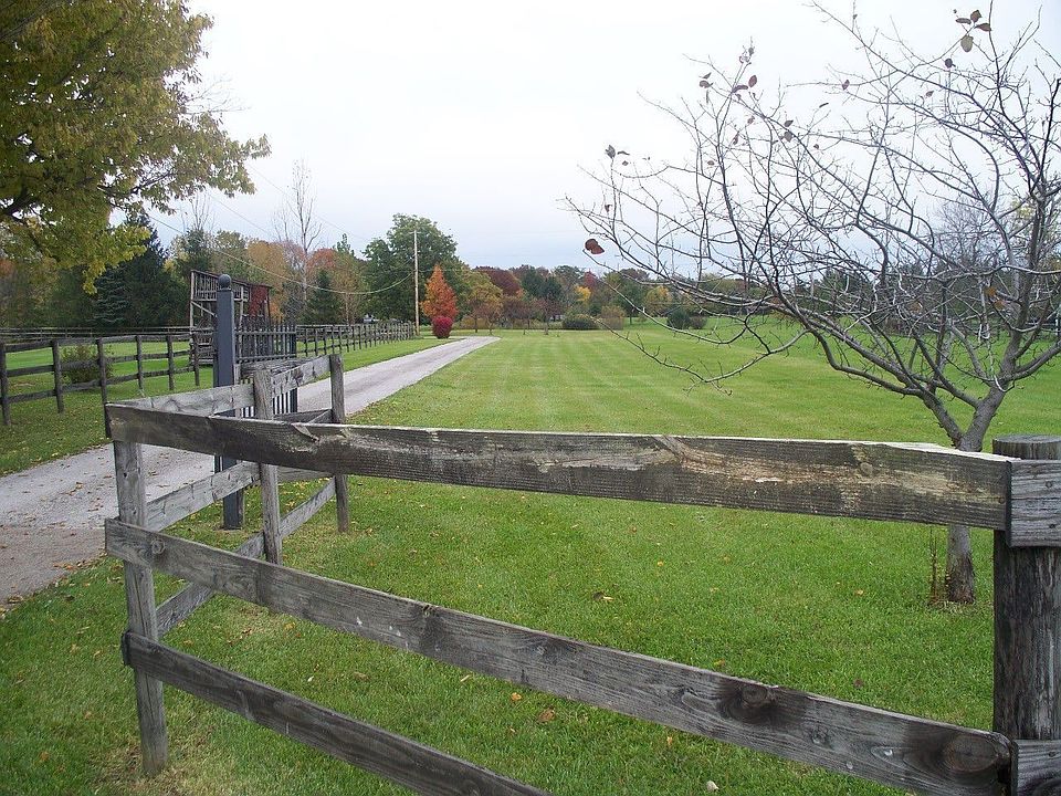 GROVE CITY RANCH ON 5+ ACRES