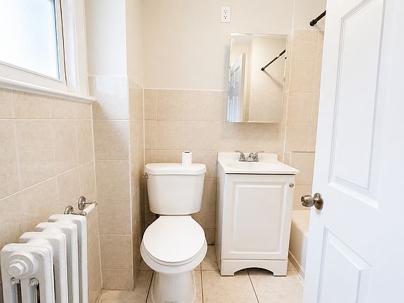3rd image of 14 Nursery St #2A