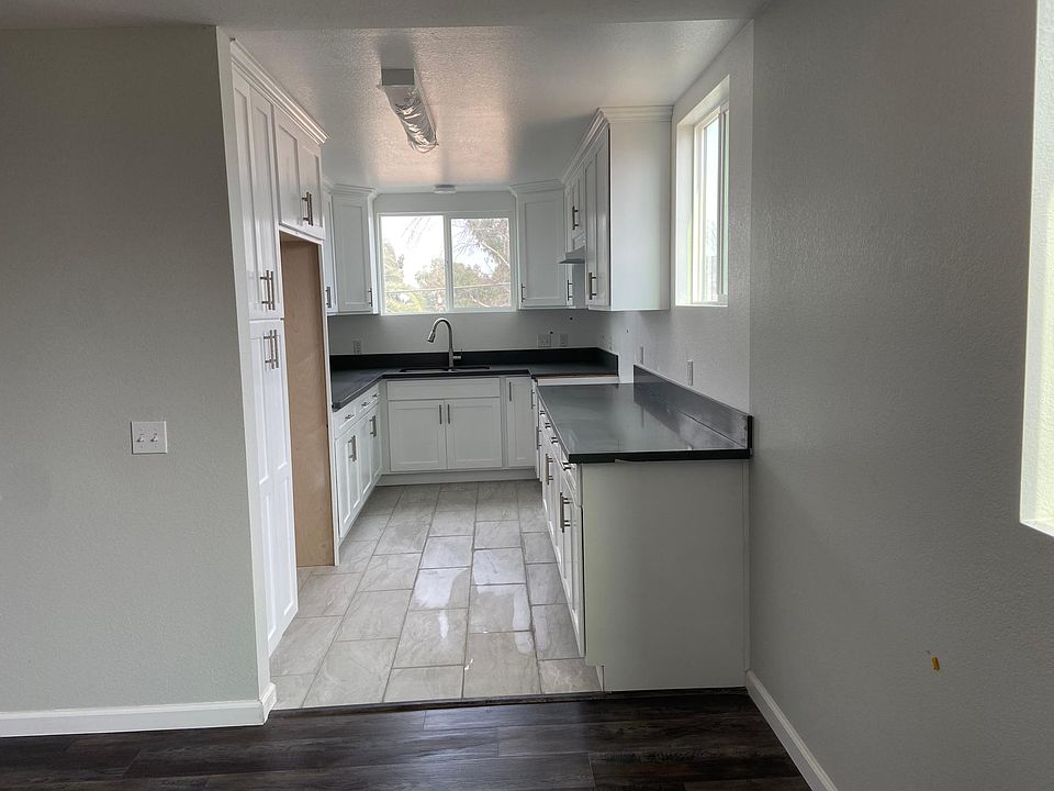 2nd image of 12602 S Figueroa St #5