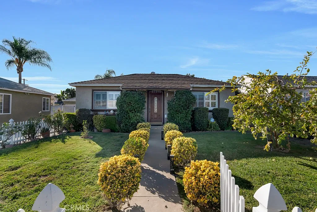 3 bed, 1382 sqft, $3,999 — Photo 1