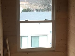 4 1st Ave, Easthampton, MA 01027