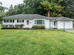 118 Ridgeview Dr, East Rochester, NY 14445