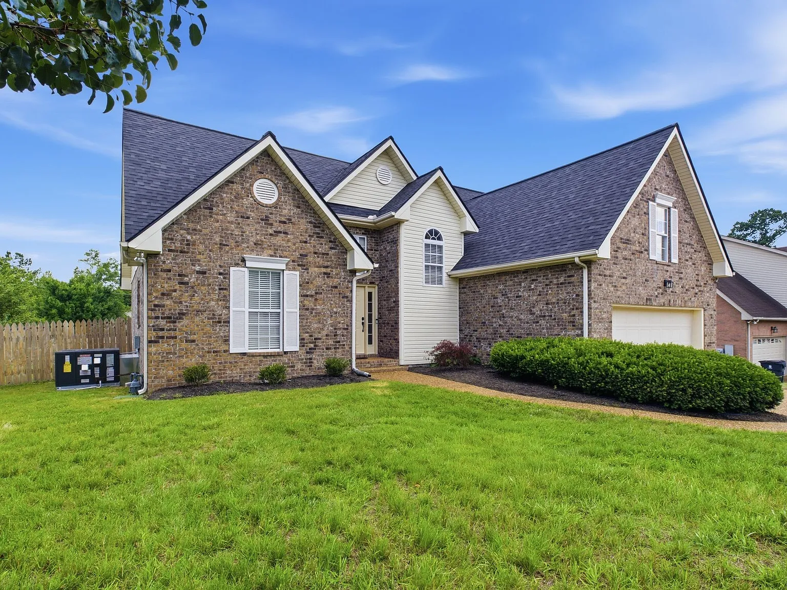 4 bed, 2131 sqft, $2,600 — Photo 3