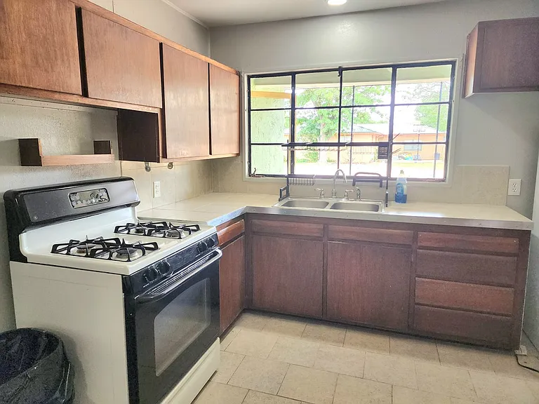 124 New Mexico Dr — Photo 8