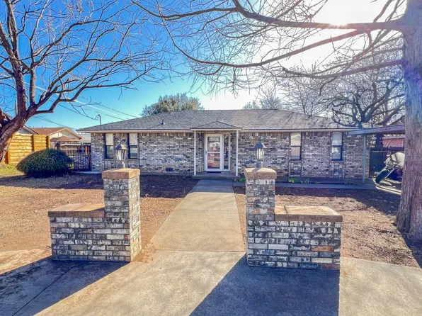 505 N Yosemite St, Iowa Park, TX 76367