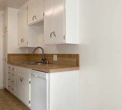 4th image of 832 21st St APT B