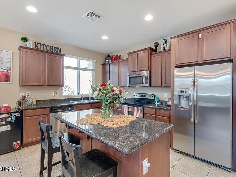 4050 E Oakland St — Photo 7