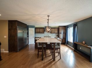 2502 S 35th St, Grand Forks, ND 58201