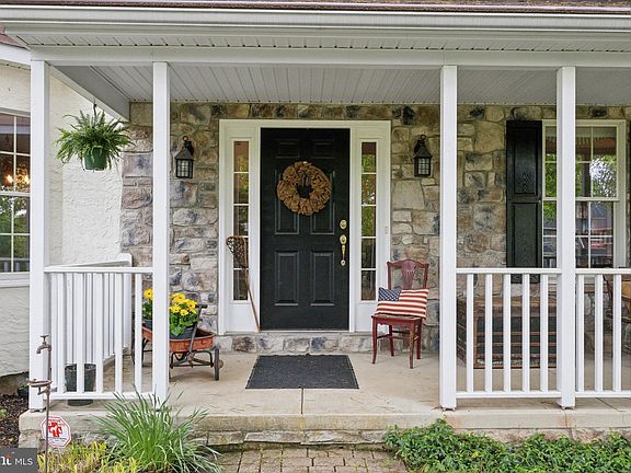 4th image of 210 Hollowbush Ln