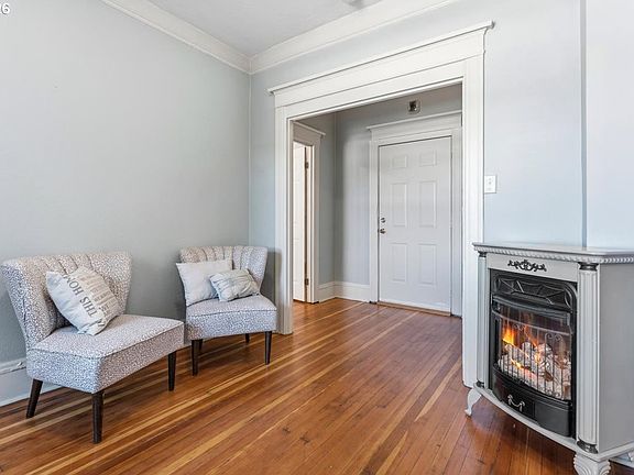4th image of 2109 NW Irving St Unit 407