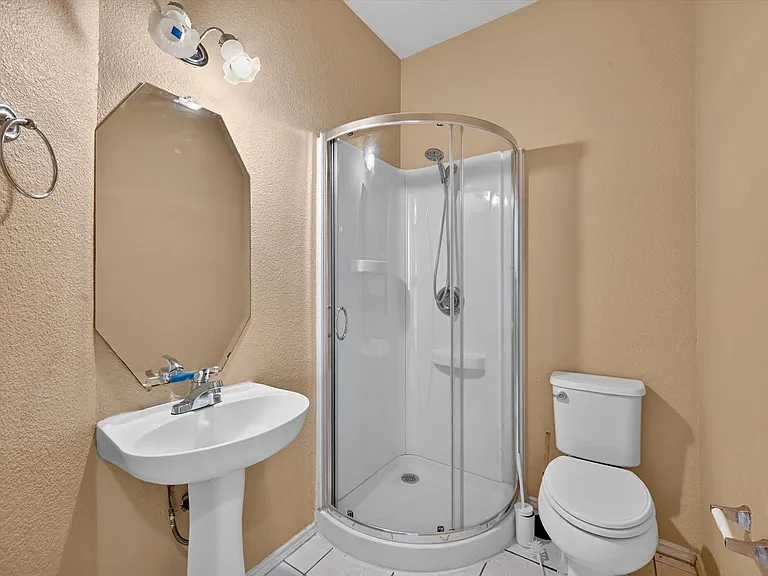 2328 Hunters Run Dr — Photo 15