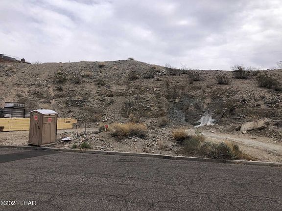 3rd image of 3560 Overland Dr