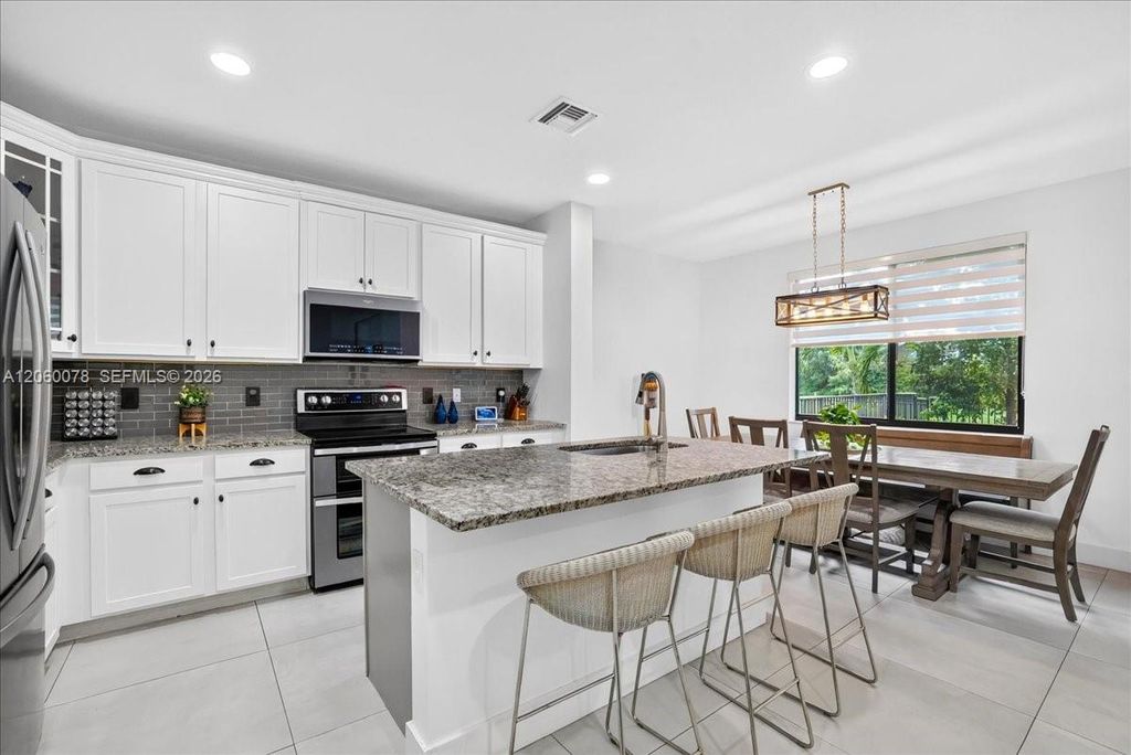 425 NW 33rd Ln, photo 8