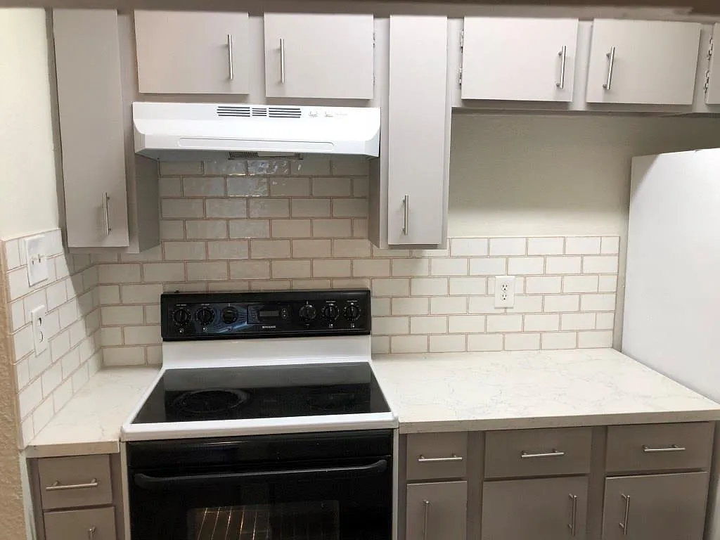 1 bed, 1.5 bath, 780 sqft, $990 — Photo 4