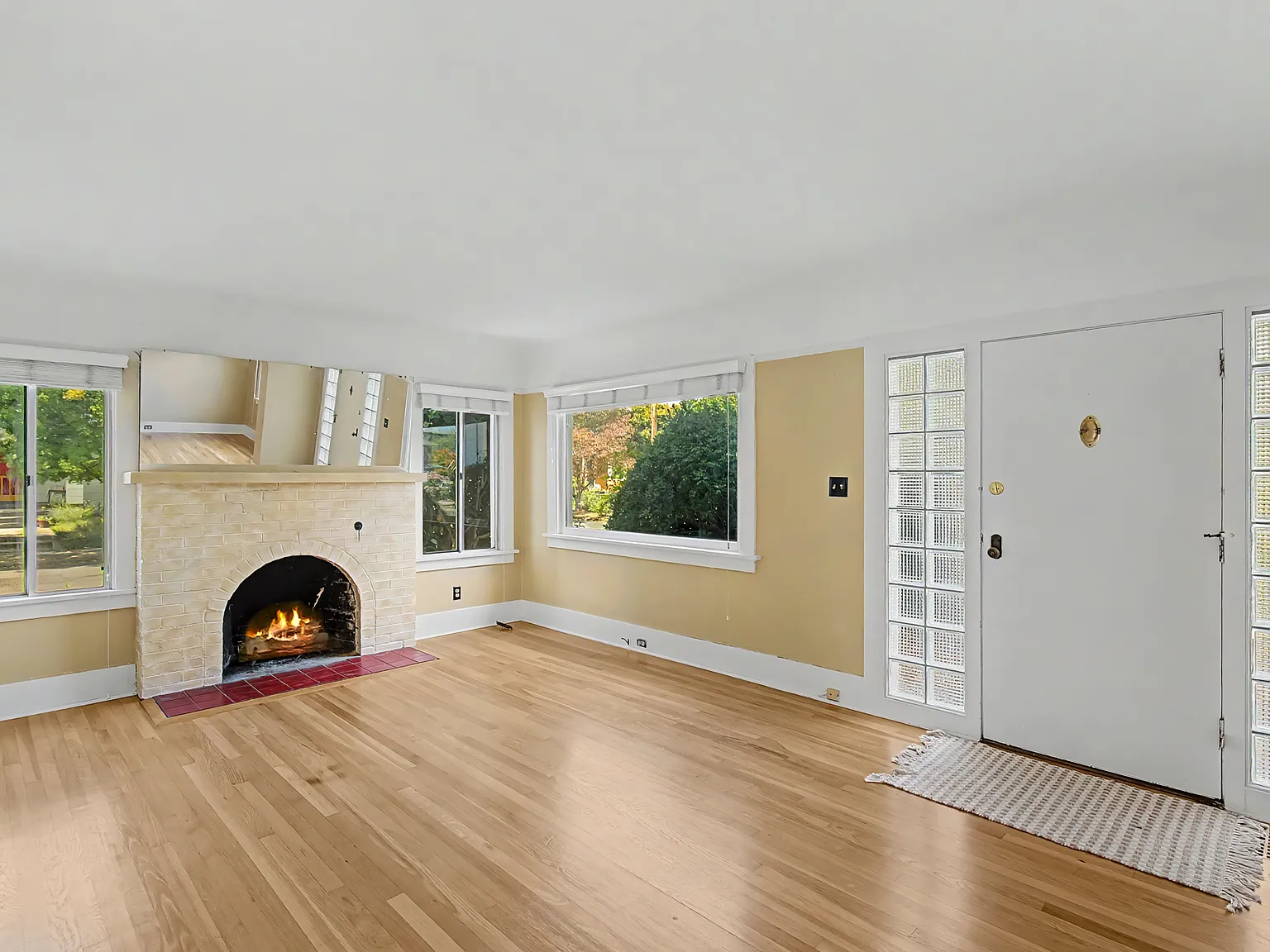 3 bed, 2101 sqft, $3,950 — Photo 4