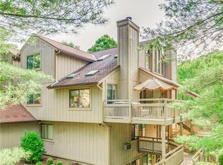 596 Meredith Ln, Cuyahoga Falls, OH 44223