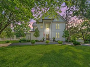 1221 Oakwood St, Bedford, VA 24523