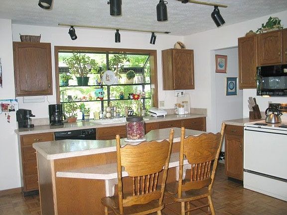 4th image of 17617 Lexington Ln