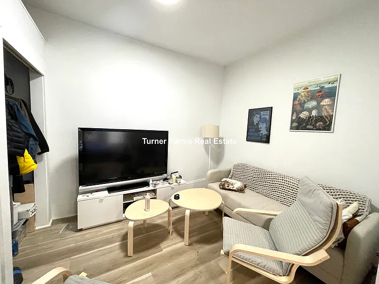 254 Windsor St #2 — Photo 3