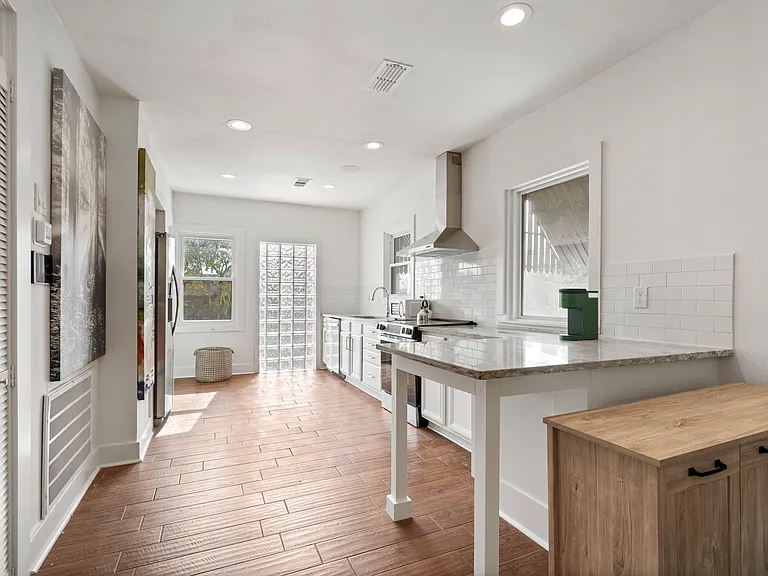 5800 Oram St #5800 — Photo 12