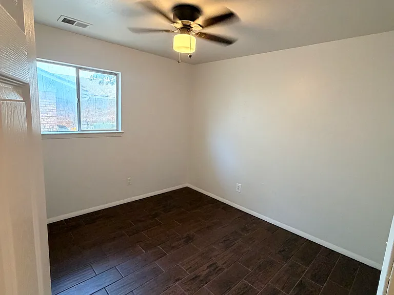 1916 N Wilburn Ave — Photo 5