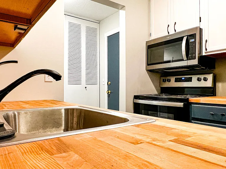 2800 Hillsboro Ave N #313 — Photo 6