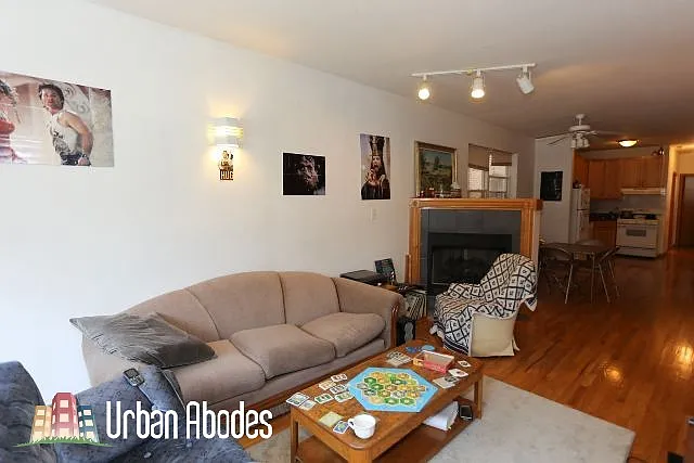 1033 N Mozart St #1 — Photo 4