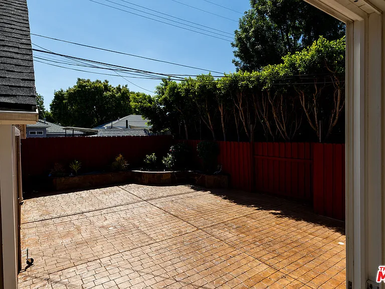 5766 Newcastle Ave — Photo 25