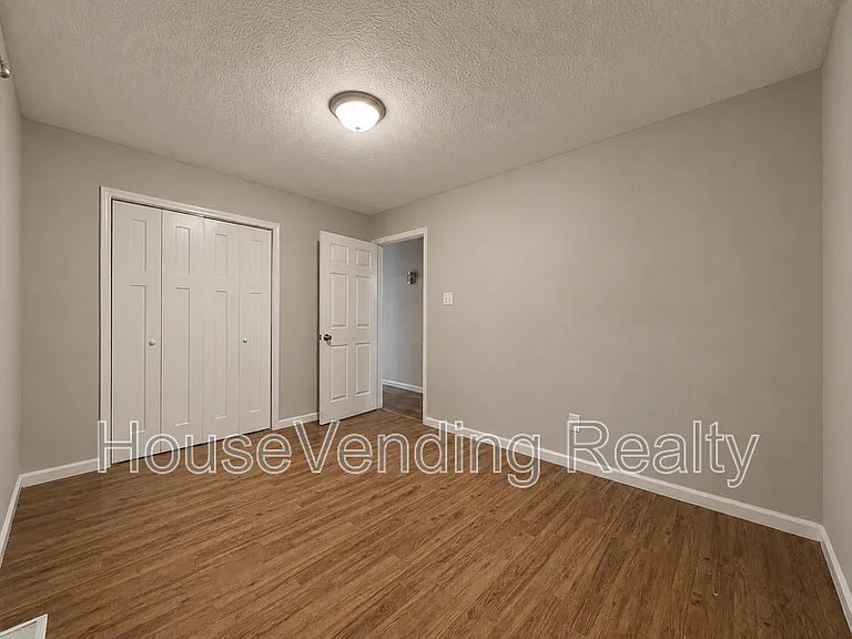2214 Highland Rd — Photo 12