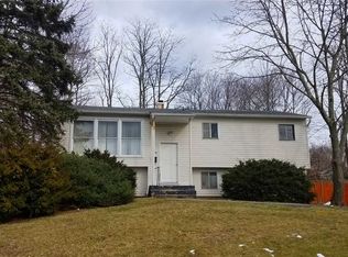 3009 Watch Hill Ave, Medford, NY 11763