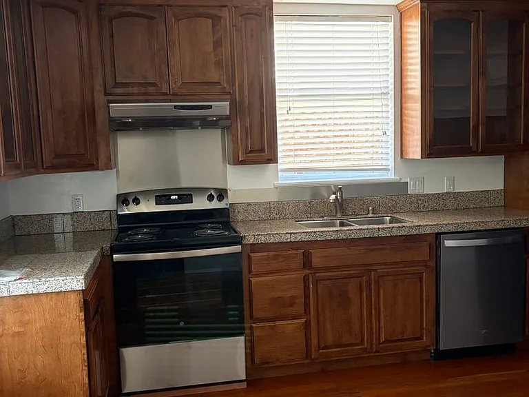 214 Walnut St — Photo 3
