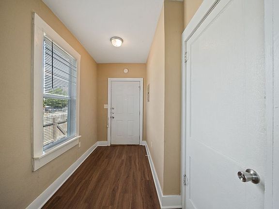 3rd image of 1523 W Houston St