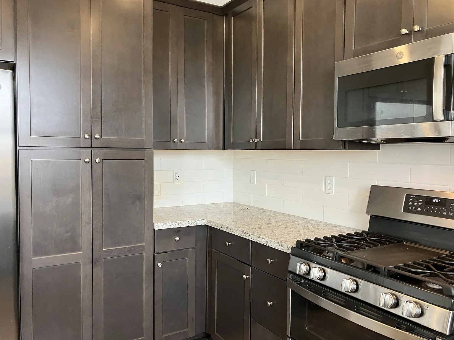 4 bed, 2018 sqft, $2,995 — Photo 4