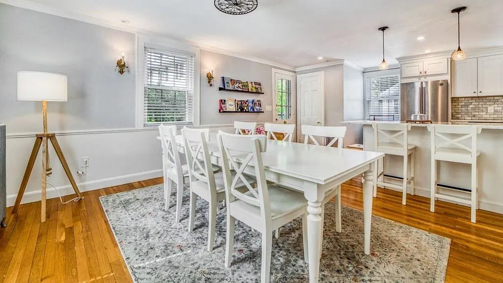 4 bed, 2.5 bath, 2500 sqft, $6,000 — Photo 3