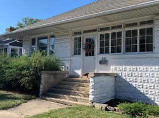 207 W Roosevelt Rd, Wheaton, IL 60187