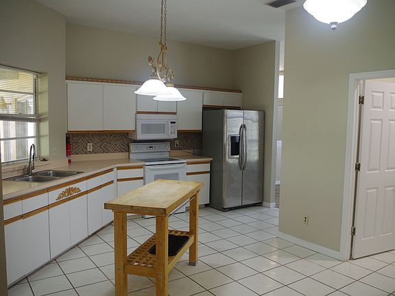 3rd image of 4207 Elba Pl