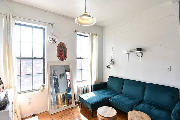 Rented by The Agency | media 7