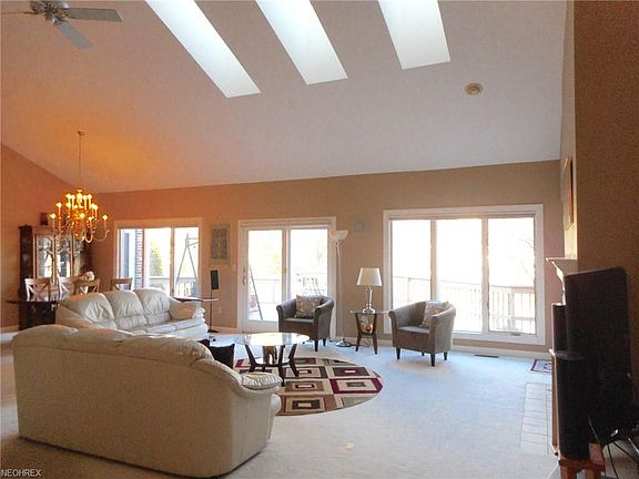4th image of 230 Lake Pointe Dr