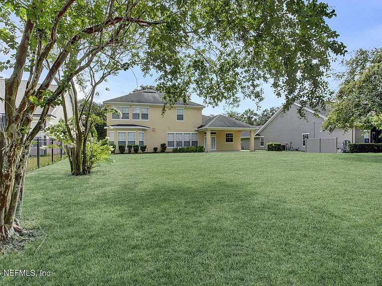 1761 Highland View Dr — Photo 31