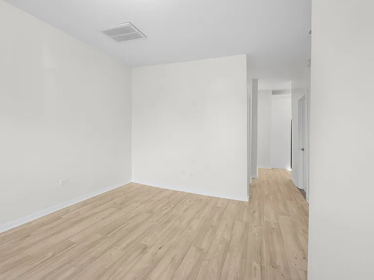 1749 W 19th St #2 — Photo 4
