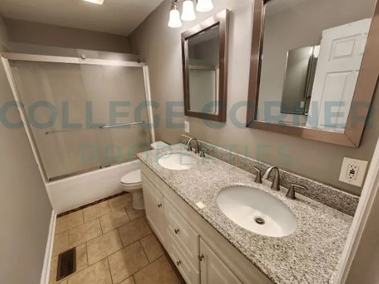 639 S Poplar St #C — Photo 31