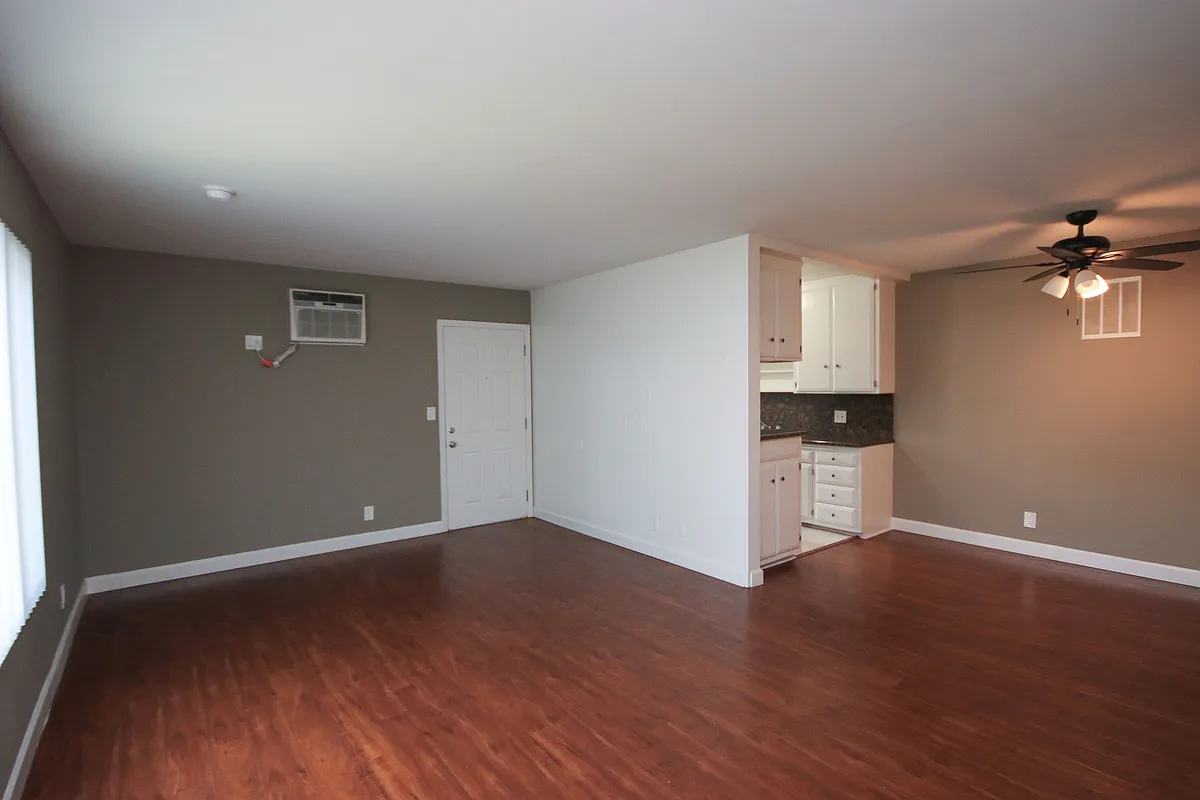 Building Photo - 252 S Mentor Ave #1