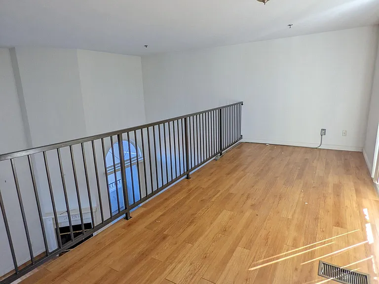 811 N Hayworth Ave #203 — Photo 2