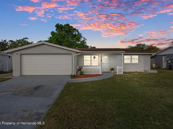 1721 Kenilworth St, Holiday, FL 34691