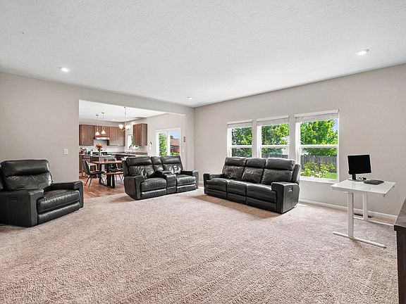 2nd image of 1311 Scottish Ln