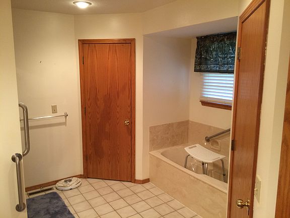 MBath with his/hers closets