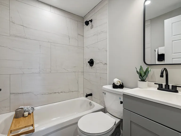 933 Henry Ave — Photo 24