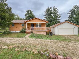 2010 Sportsman Rd, Trenton, MO 64683